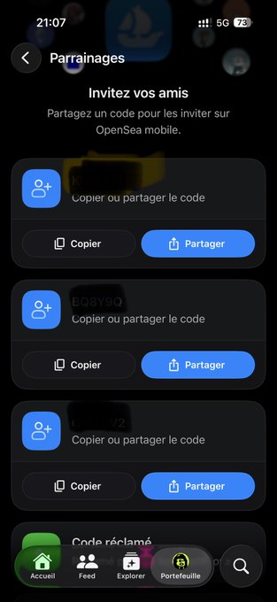 A mobile screenshot of an OpenSea 'Parrainages' (Referrals) page in French, showing options to copy or share invite codes.