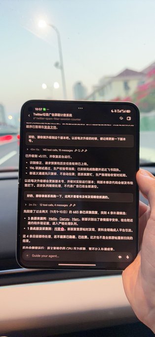 A hand holds a smartphone displaying a chat with an AI assistant about file management, with the screen showing text in Chinese discussing mobile and HD photos, set against a blurred view of a highway and sun.