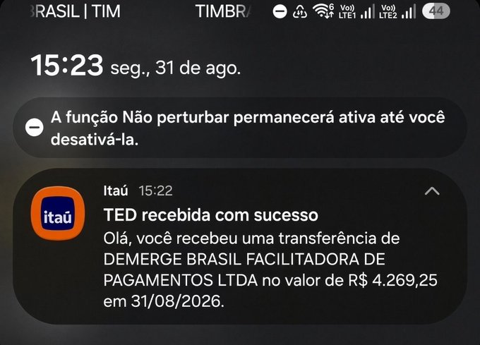 A smartphone screenshot shows an Itaú bank notification confirming a successful TED transfer of R$ 4,269.25 received on 08/31/2026 from "DEMERGE BRASIL FACILITADORA DE PAGAMENTOS LTDA," illustrating the pay period payment referenced in the post.