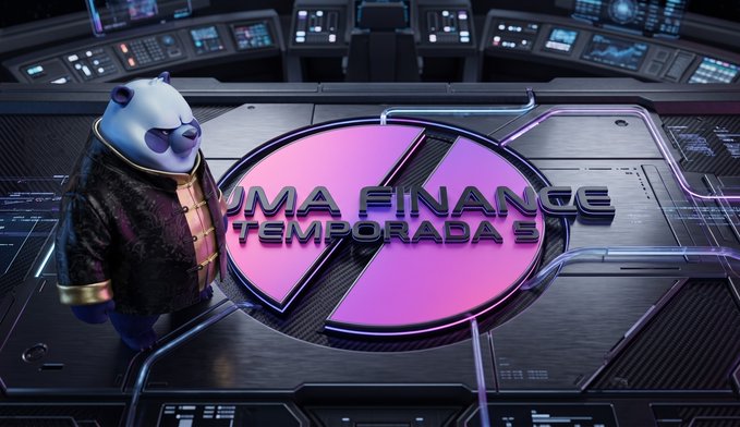A promotional graphic for 'PUMA FINANCE TEMPORADA 5' featuring a panda character in a gold-trimmed jacket standing on a futuristic spaceship-like control panel.