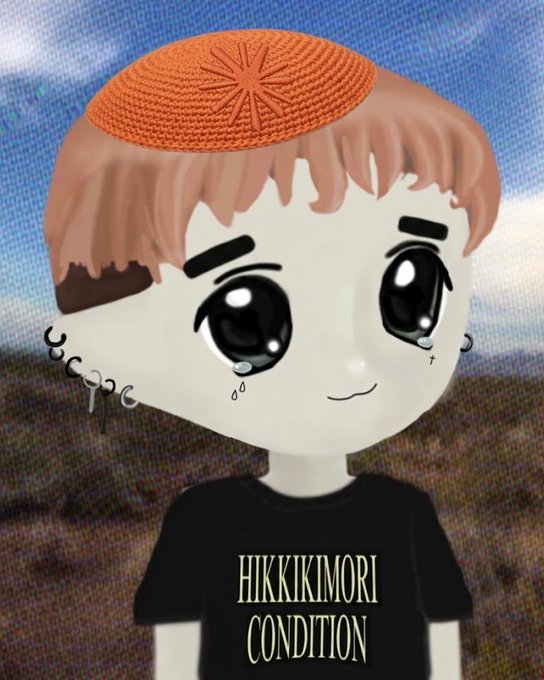 A chibi-style cartoon character with an orange kippah and a black shirt reading 'HIKKIKIMORI CONDITION' stands against a blurred field backdrop.