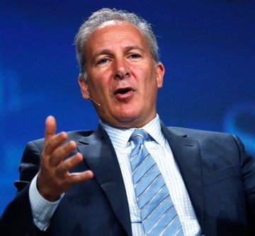 Peter Schiff, a well-known gold advocate and Bitcoin skeptic, is captured mid-speech gesturing emphatically as he delivers his bearish Bitcoin advice, urging investors to sell crypto and buy gold.