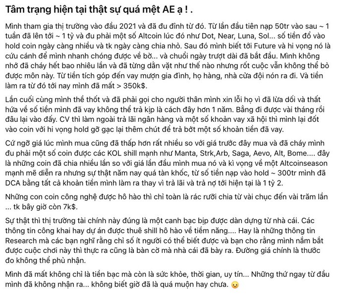 A Vietnamese text post titled 'Tâm trạng hiện tại thật sự quá mệt AE a !' recounting a personal story of financial losses in the cryptocurrency market.