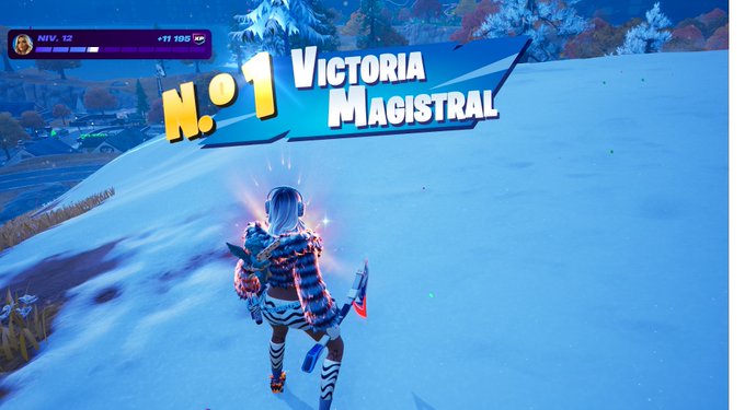 A Fortnite gameplay screenshot shows a character running on a snowy hill with a 'N.º 1 VICTORIA MAGISTRAL' banner displayed prominently.