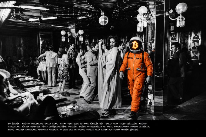 A black-and-white scene of an elegant ballroom or lounge where most figures are desaturated except for a woman in a flowing dress and a man in an orange spacesuit whose helmet displays a glowing Bitcoin logo; the bottom includes Turkish-language cryptocurrency risk disclaimers and a copyright notice for OKX TR (© 2025).