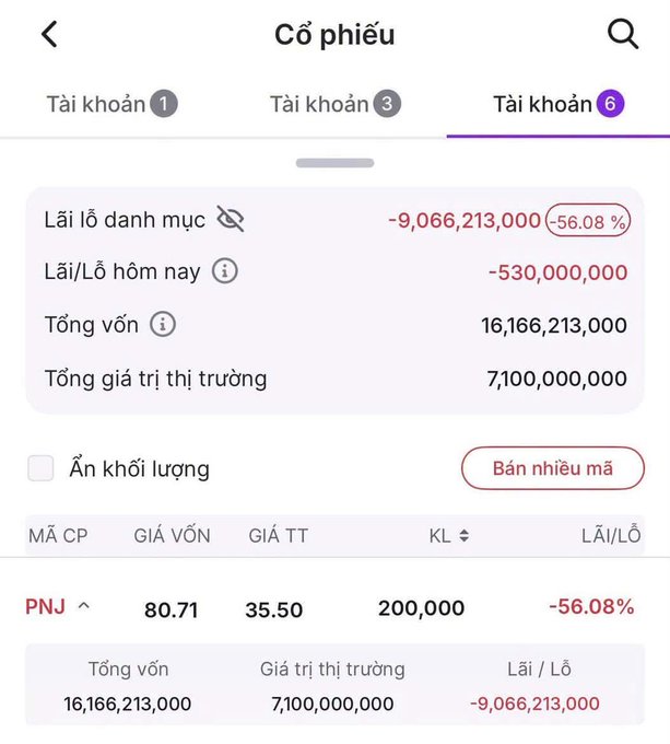 A Vietnamese stock portfolio screenshot showing account 6 with PNJ stock at a -56.08% loss (-9,066,213,000 VND) from a cost price of 80.71 down to 35.50, illustrating the poster's regret over buying PNJ at the start of the year and facing a painful decision on whether to cut losses or continue holding.