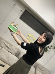 A woman smiles playfully at the camera while holding up a green decorative item in a cozy indoor setting, likely taken at a Mantle summer festival event as referenced in the post thanking Aki and tagging @0xMantleJP and @Mantle_Official.
