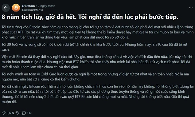 A Vietnamese Reddit post by r/Bitcoin user 'DuckDuckMoss' discussing 8 years of Bitcoin accumulation and selling holdings.