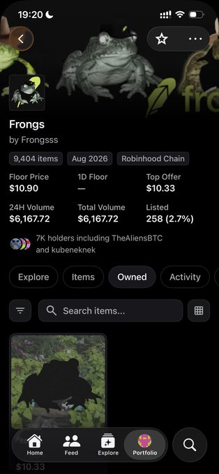 The image shows a Robsessed/OpenSea-style NFT collection page for "Frogs" by Frongsss on Robinhood Chain, displaying 9,404 items with a floor price of $10.90, top offer of $10.33, and 24H volume of $6,167.72. The caption "Always split your holdings lads" relates to the creator's reflection on diversifying their portfolio among 7K holders (including ThaAliensBTC and kubeneknek), suggesting they could have minted more tokens from this Frog collection.