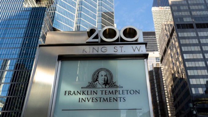 A sign for "200 King St. W." displays the Franklin Templeton Investments logo and name, set against a backdrop of tall office towers in a financial district. The image directly illustrates the post's reference to Franklin Templeton—the $1.8 trillion asset manager—endorsing the Crypto Clarity Act, showing the firm's prominent Wall Street-style headquarters.