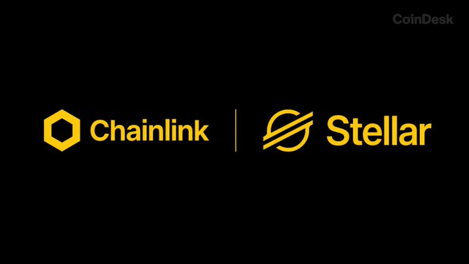 The image displays the Chainlink and Stellar logos side by side in yellow on a black background, representing their new partnership that brings institutional-grade price oracles and data feeds to Stellar's $4B+ RWA ecosystem for DeFi applications.