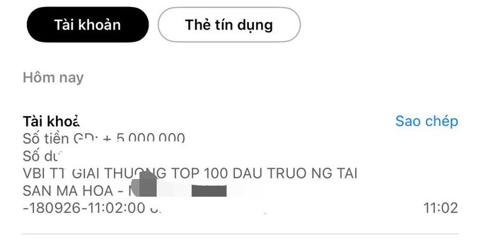 A Vietnamese banking transaction screenshot showing a 5,000,000 VND credit with the description 'VBI TT GIAI THUONG TOP 100 DAU TRUONG NG TAI SAN MA HOA', timestamped 11:02 on 2026-09-18.