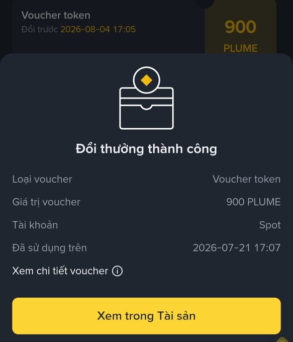 The image shows a successful voucher redemption confirmation in Vietnamese for 900 PLUME tokens, used on 2026-07-21, with a "View in Assets" button at the bottom. It relates to the post by visually illustrating how a small crypto token voucher (worth roughly $10) can be redeemed and spent in real life, tying into the web3-powered dinner experience mentioned.