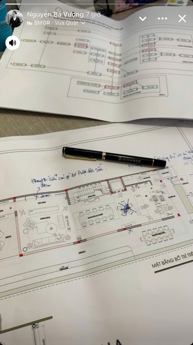 A video screenshot shows an architectural floor plan for an office with handwritten Vietnamese annotations and a black 'XFINANCE' pen resting on the document.