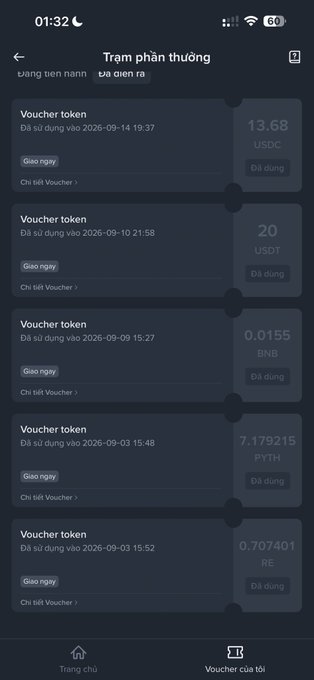 Mobile app screen titled 'Trạm phần thưởng' (Reward Station) showing multiple crypto voucher tokens in USDC, USDT, BNB, PYTH, and RE with timestamps and 'Đã sử dụng' (Used) statuses.