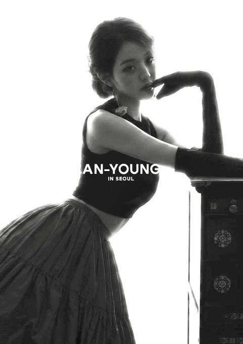 A woman poses elegantly in a black sleeveless top and long flowing skirt, with the text "AN-YOUNG IN SEOUL" overlaid on the image—capturing a dramatic, high-fashion aesthetic that pairs perfectly with the stunned "GAGGGG" reaction.