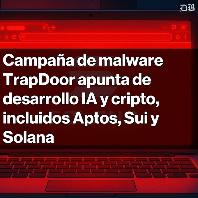 The image shows a laptop screen with red text that says "Campanía de malware trapdoor aplante de desarrollo de la I.A.Y. crypto, descargro lo que se traslados a sui y solana". The message is in Spanish and highlights the presence of malicious packages on npm, PyPI, and Crates.io that are targeting users like Sui, Solana, and Aptos. It warns about sophisticated infiltration attempts by malware creators to steal keys, wallets, and development credentials.