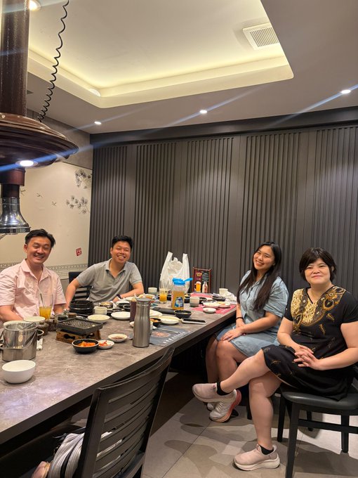 Four friends gather around a dining table at a Korean BBQ restaurant, enjoying drinks and a meal together with a built-in grill in the center.

The image captures a casual meetup between the poster and ErickCross90 along with two other friends, hinting at an exciting Tokocrypto announcement teased in the post.