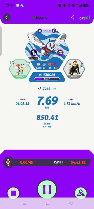 A mobile fitness app screenshot showing a jogging session in progress, displaying a distance of 7.69 km, a time of 01:08:13, an average speed of 4.72 km/h, and 7266 LIVE steps for user "FORAGER #11739026".