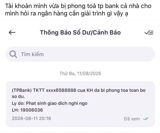 A Vietnamese screenshot asking for advice after TPBank froze the user's entire account balance due to a suspicious transaction, showing the notification message dated 11/08/2026.