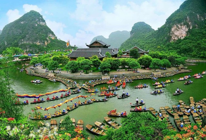 The image shows a large group of people enjoying themselves by paddling boats down a river surrounded by mountains, creating an atmosphere of leisure and relaxation. The scene also includes several buildings near the water's edge, suggesting that this area might be a popular tourist destination or a recreational spot for locals. The post emphasizes the importance of safety in DeFi projects, which is reflected in the image through the responsible use of boats and adherence to guidelines by participants. This focus on safety ensures that the community can enjoy their time without any major issues arising from the use of the river as a transportation method or water-based recreational activities.