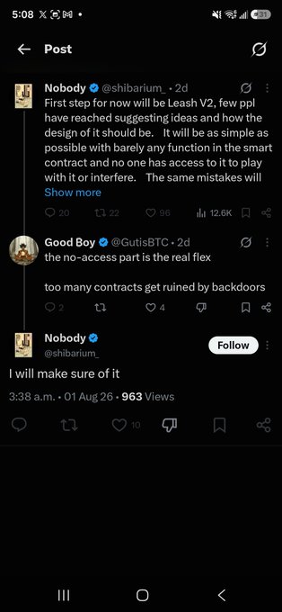 The image shows a X post by @shibarium_ announcing plans for Leash V2 with no access in the smart contract, with replies from @GutisBTC discussing backdoor issues and the developer promising to address it, while the accompanying commentary accuses the developer of deception about backdoor functions and pre-auditing the contract with Woof.