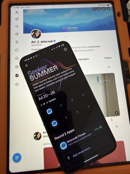 A smartphone displaying the 'Seeker Summer' campaign (Jul 20-28) rests on a tablet showing the X/Twitter profile of 'aric.sol' (@AriCR18), a @SolanaInsiders ambassador.