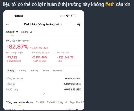 The image shows a cell phone screen with a message displayed that reads "Léa tình không bằng có trường đang không có thanh khoản, cháy lệnh hết. Anh em nằm im cày pay thôi, đừng long short nha." The message is in a foreign language and appears to be written in Vietnamese.

The cell phone screen also displays the time as 10:33 am on the left side of the image. This information might suggest that the person who sent the message was at work or engaged in some other activity during that time, which could explain why they chose to send a message instead of an email or making a phone call.