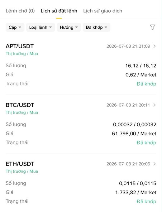 A trading app order history screen in Vietnamese showing filled ('Đã khớp') buy orders for APT/USDT (16.12 @ 0.62), BTC/USDT (0.00032 @ 61,798.00), and ETH/USDT (0.0115 @ 1,733.82) on 2026-07-03.