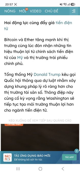 A Vietnamese news article titled 'Hai động lực cùng đẩy giá tiền điện tử' discusses Bitcoin and Ether rising alongside positive signals from US monetary policy, mentioning President Donald Trump.