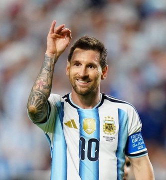 Lionel Messi, wearing the Argentina national team jersey with the number 10 and "Unicef" sponsor text visible, smiles and raises his hand in celebration after a goal. The image ties directly to the post's celebration of his record-breaking 7 goals at the FIFA World Cup.