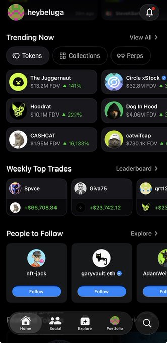 A screenshot of the OpenSea mobile app's home screen displaying trending tokens and collections, including "The Juggernaut" ($13.2M FDV, +141%), "Hoodrat" ($10.1M FDV, +22%), and "CA$HCAТ" ($1.95M FDV, +16,133%), along with a "Weekly Top Trades" leaderboard and a "People to Follow" section featuring nft-jack and garyvault.eth. The interface illustrates the app's streamlined design referenced in the post, highlighting how quickly users can navigate to trending assets and begin trading after setup.