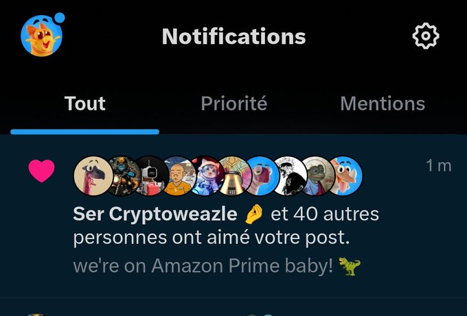 A Twitter/X notifications screen shows that "Ser Cryptoweazle 🤙 et 40 autres personnes ont aimé votre post" (Ser Cryptoweazle and 40 others liked your post), featuring profile pictures from the Claynosaurz NFT community alongside the post text "we're on Amazon Prime baby! 🦖." This visually demonstrates the engagement hack, highlighting how the Claynosaurz community coordinated to like the Amazon Prime announcement post, resulting in over 40 likes from notable profile pictures.