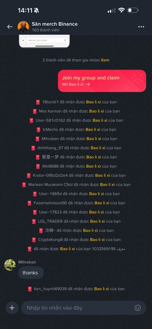 Screenshot of a Binance merch Telegram group chat in Vietnamese, showing members receiving 'Bao li xi' (red envelope) gifts with various usernames like 1Blendd1, Mas Karman, and User-581c0162, and a message saying 'thanks' from Mihraban.