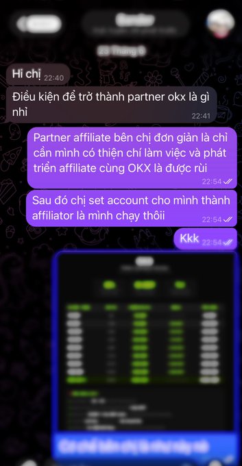 A chat conversation in Vietnamese where a user asks "Điều kiện để trở thành partner okx là gì nhỉ" (What are the conditions to become an OKX partner?), and the responder explains that becoming an OKX affiliate partner is simple—only requiring passion and successfully generating affiliate income, followed by account setup. The blurred image below appears to show a trading interface or leaderboard related to the OKX affiliate program.