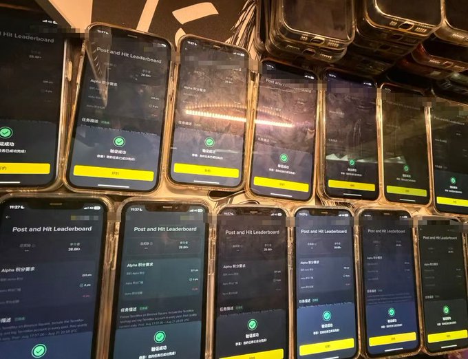 Multiple smartphones lined up on display screens show the "Post and Hit Leaderboard" app interface in Chinese.