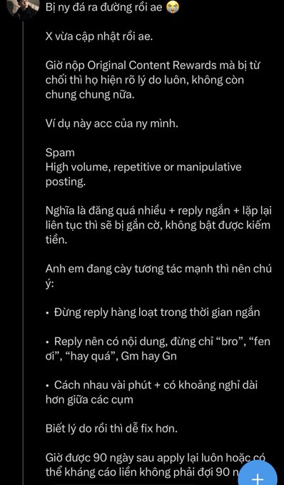 A Vietnamese social media post warns users about being "banned from monetization" (bị khóa kiếm tiền) for spam behavior, listing X platform rules such as avoiding high-volume repetitive posting, using short generic replies like "bro," "fen ơi," or "hay quá," and spacing out interactions. The image shows a creator's example of their own account being flagged for spam, supporting the post's warning to new monetization applicants to read the rules carefully before applying.