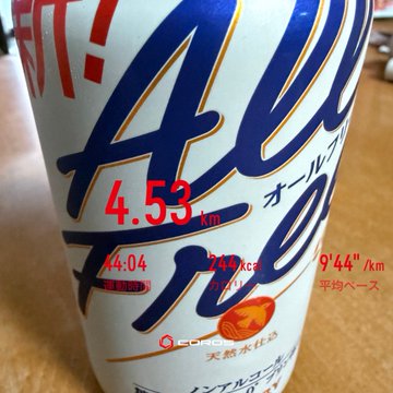 Close-up of an ALO (Alpla Omega) drink can showing nutritional info: 4.53 kcal, 14.04g carbs, 246kcal, 9'44"/km average pace.