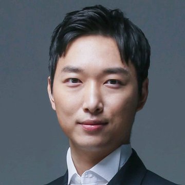 The image features a man wearing a suit, standing against a gray background. He has dark hair and is looking directly at the camera with a smile on his face. The caption of the image reads "MASSIVE: World’s highest-IQ holder YoungHoon Kim says ... the next crypto SUPERCYCLE starts with $XRP". This statement suggests that the man might be discussing or promoting Bitcoin, as he is identified by the name "YoungHoon Kim", who is known for his expertise in cryptocurrency. The image also includes a reference to a post on social media, which could be related to the crypto world.