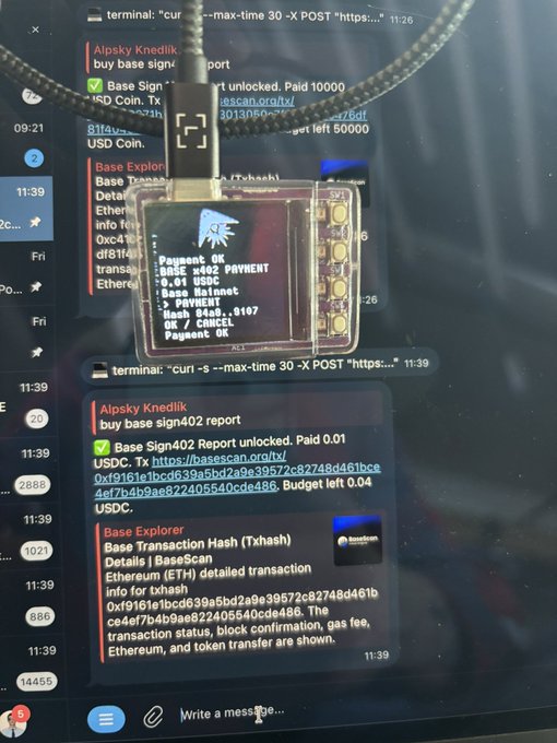 The image shows a computer screen displaying information about a transaction that has recently taken place. The screen contains text, including details of the transaction such as "Work is ongoing, tests have already been carried out", "I've just completed my first transactions with hardware confirmation via @base". The post also mentions that there are "tests" and "transactions" in the image, which could imply a testing phase or a series of transactions.