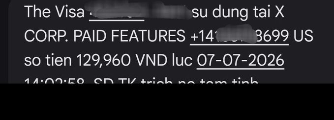 A Vietnamese-language notification showing a Visa transaction for 'CORP. PAID FEATURES' on X (Twitter) for 129,960 VND.
