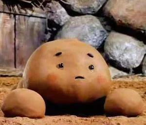 A cute, wide-eyed potato-like clay character sits in the sand. The post promotes learning about “#哆基朴” (Doggy? likely Doge/Potato) alongside the wallet address `0x7cdf8233eaf50c1a26cf46ca7c53a77613097777`.