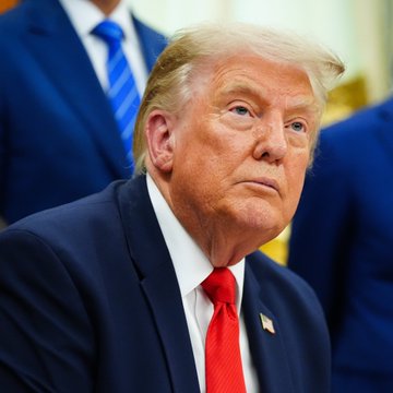 This image shows Donald Trump, the subject of a report detailing Trump Media's transfer of $165 million in Bitcoin to Crypto.com amidst significant losses.