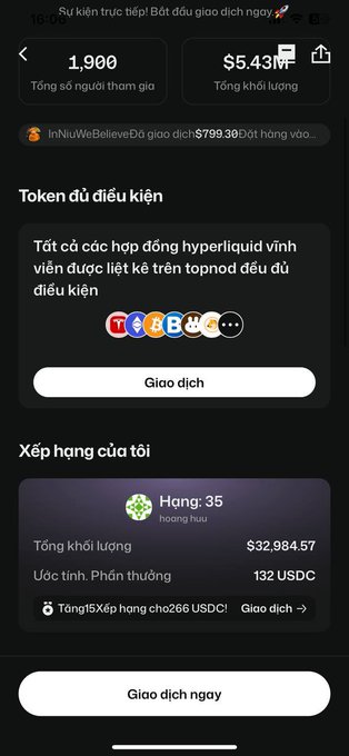 Screenshot from the Top_nod Trading Arena showing 1,900 total participants and $5.43M total volume, with the user's profile displaying Rank 35 ("hoang hưu"), $32,984.57 volume, and an estimated 132 USDC reward. The image visually supports the post's claim about being ranked #35 with ~$32.9K volume after about a week of trading.
