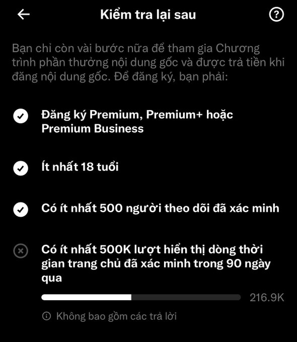 A Vietnamese-language app screen titled 'Kiểm tra lại sau' showing requirements to join a content creator program, including being 18+, having 500 followers, and needing 500K views in 90 days (currently 216.9K).