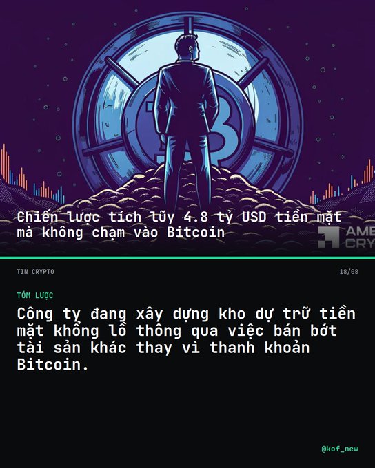 A crypto news graphic featuring an illustration of a man in a suit standing before a vault door, with Vietnamese text explaining a strategy of accumulating $4.8 billion in cash without touching Bitcoin, published by @kof_new on 18/08.