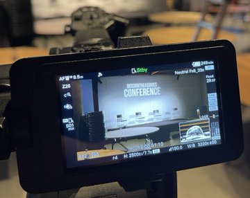 A camera monitor displays a live feed of the 'BITCOINTREASURIESCONFERENCE' stage with technical settings visible, including 'AF/MF', 'Z30', and '3840x2160'.