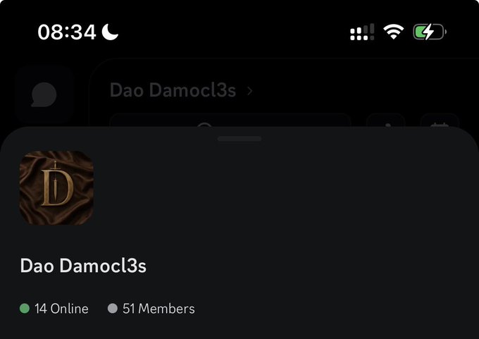 The image shows a Discord group preview for "Dao Damocl3s," displaying 14 online members out of 51 total, which corresponds to the post inviting people to join the server via DM.