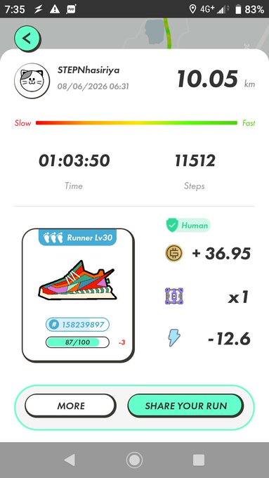 The image shows a phone screen displaying a fitness app that tracks steps taken, calories burned, and distance traveled during a run. The app also provides information about the user's running speed and the number of steps taken each day.