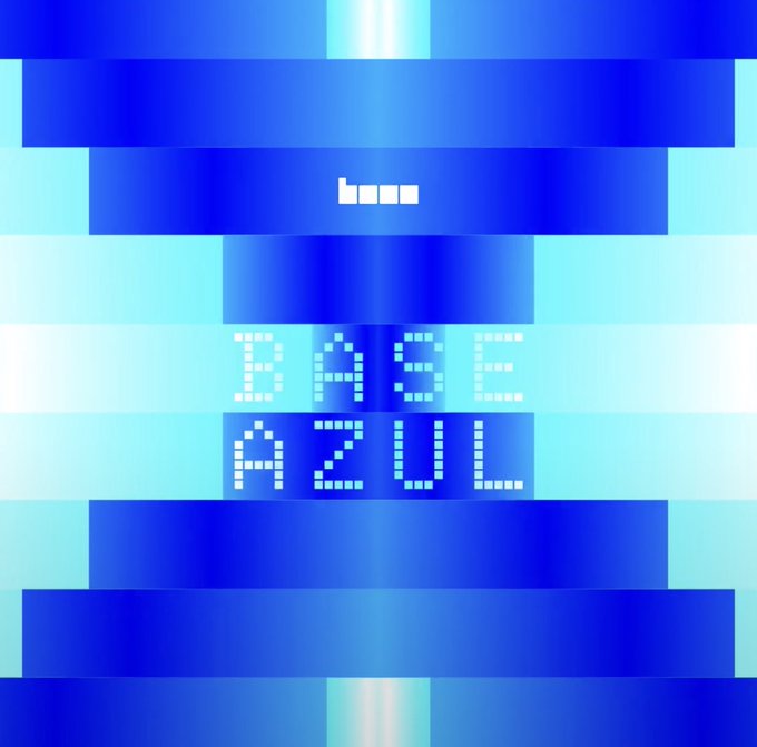 The image features a blue background with white lines, which are arranged in a zigzag pattern. The text "Base Azul" is written below this pattern of lines. The focus of the image is on the text "Base Azul", making it the main point of interest for viewers.